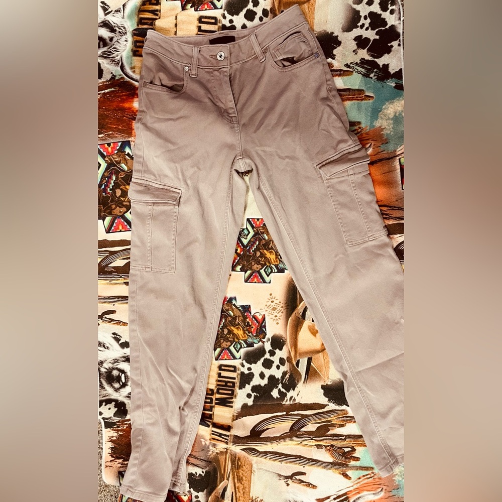 Women’s Classic Cream Cargo Pants - Picture 3 of 4